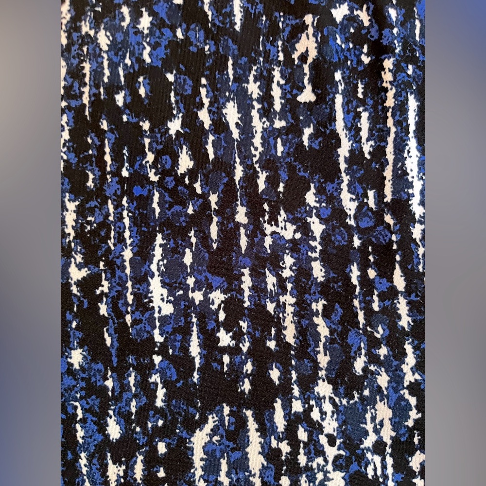 MICHAEL KORS Women's Asymmetrical cap sleeve blouse. Blue, Black, White.… - Picture 10 of 10